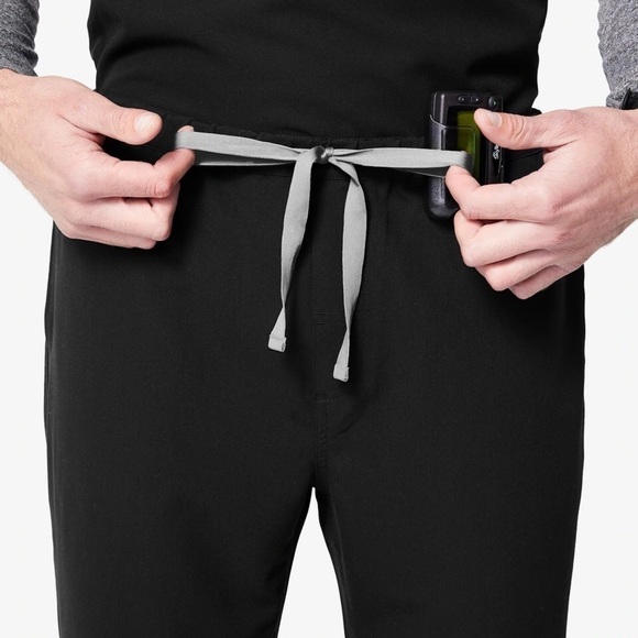 FIGS Pisco Basic Scrub Pants in Black Medium and Large - Picture 3 of 9